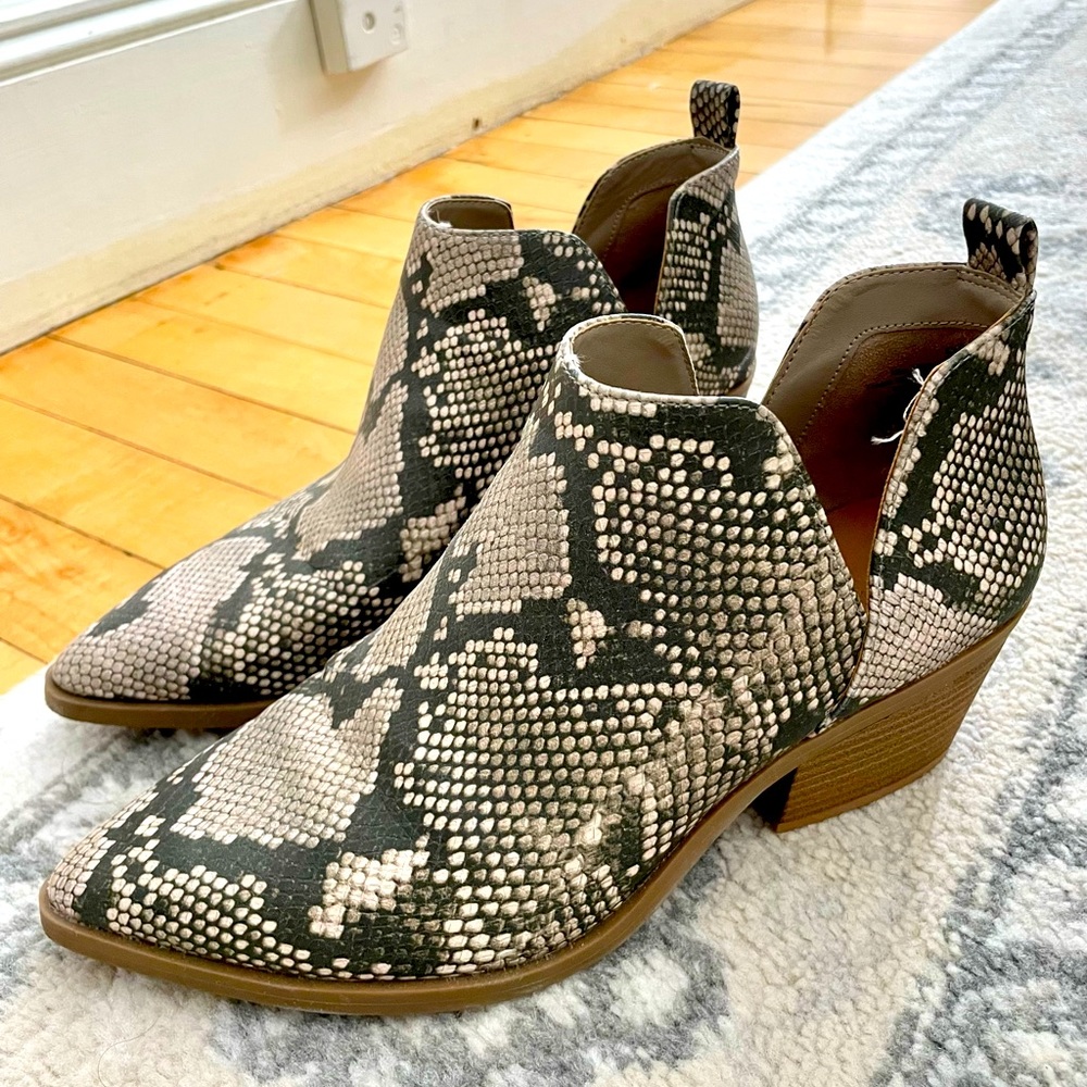 TARGET - Snakeskin bootie - Size 9